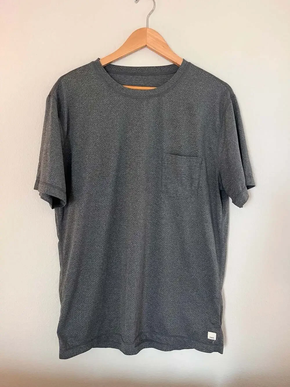 Vuori, Tradewind Breathable Performance Short Sleeve, UPF 30+, Activewear,Grey,L - Picture 1 of 4